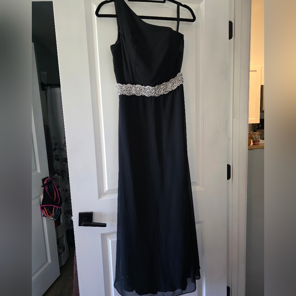 Elegant Black One-Shoulder Dress